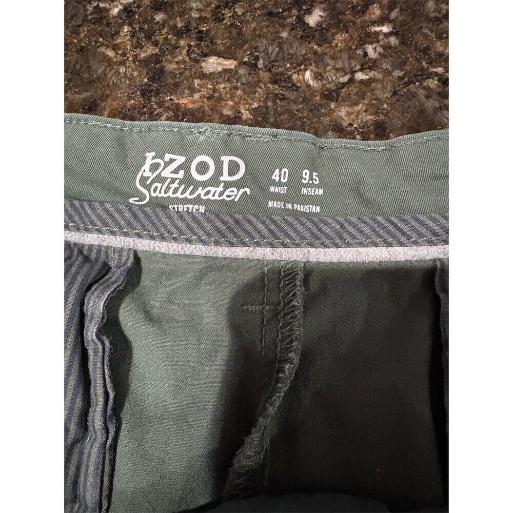 IZOD Saltwater Men's Chino Shorts Green Flat Front Size 40 Casual Golf - Picture 9 of 10